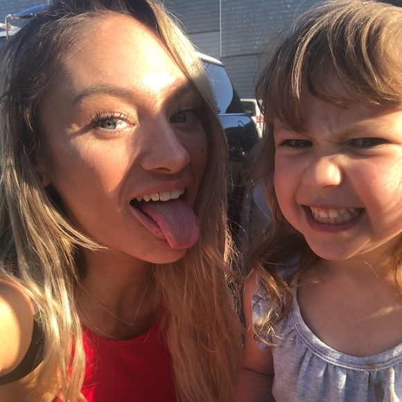 Meet your Posher, Cassandra - Picture 5 of 7